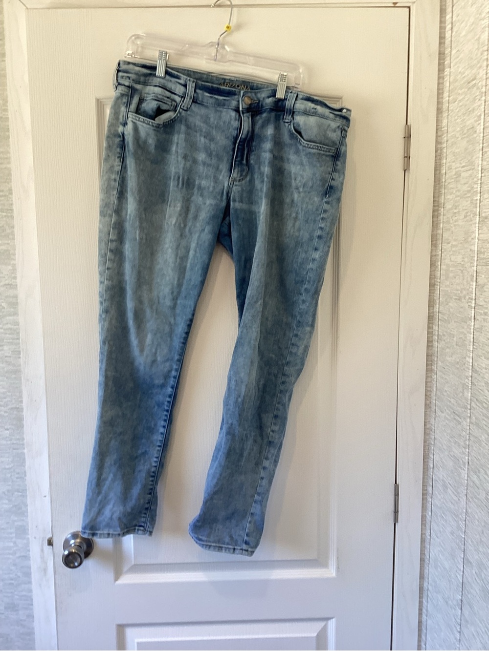 Arizona Jean Company Faded Light Blue Straight-Leg Jeans 19 EUC